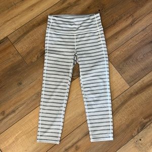 ATHLETA cropped leggings. VGUC